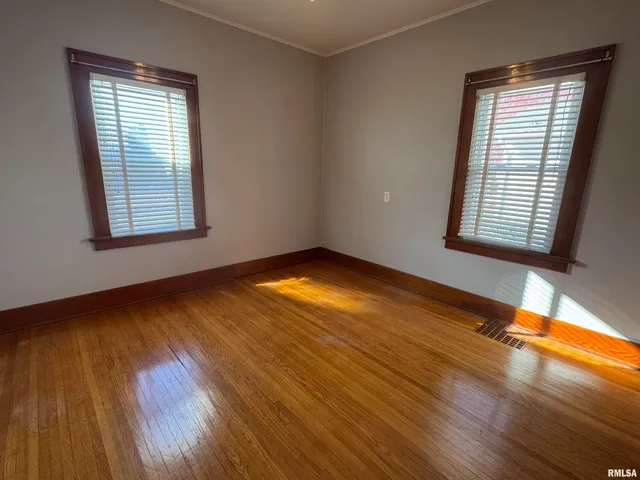 $1,300 | 2246 Bellevue Avenue, Bettendorf, IA 52722