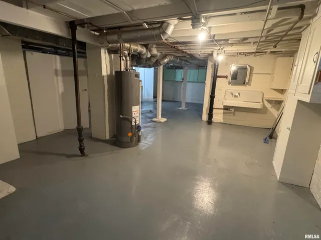 $1,300 | 2246 Bellevue Avenue, Bettendorf, IA 52722