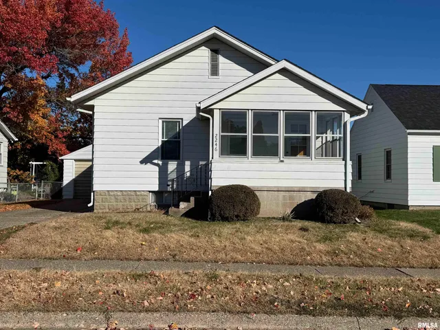 $1,300 | 2246 Bellevue Avenue, Bettendorf, IA 52722