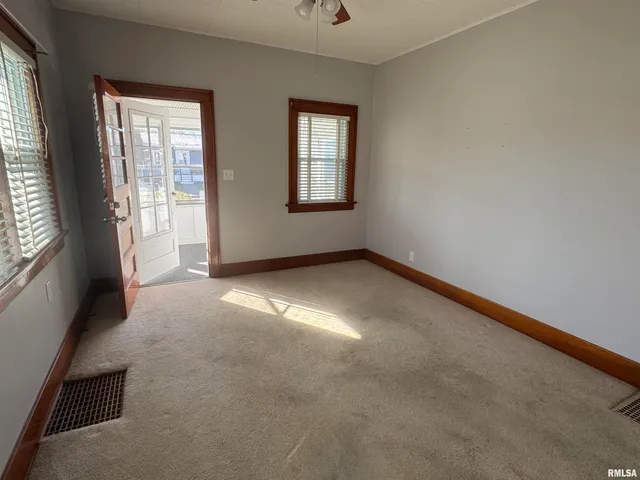 $1,300 | 2246 Bellevue Avenue, Bettendorf, IA 52722