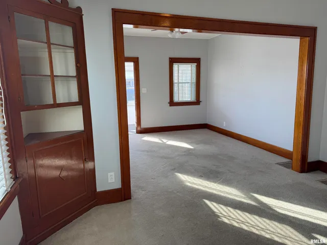 $1,300 | 2246 Bellevue Avenue, Bettendorf, IA 52722