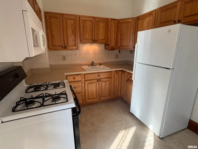 $1,300 | 2246 Bellevue Avenue, Bettendorf, IA 52722