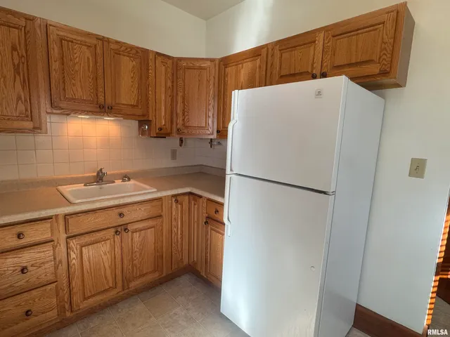 $1,300 | 2246 Bellevue Avenue, Bettendorf, IA 52722