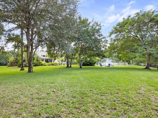 14767 Halter Road Wellington, FL 33414 - Photo 12 of 46 Large Open areas