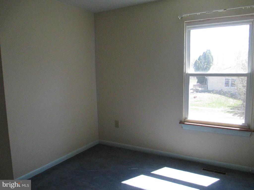 400 Laburnum Road Edgewood, MD 21040 - Photo 15 of 23 a small space with a window