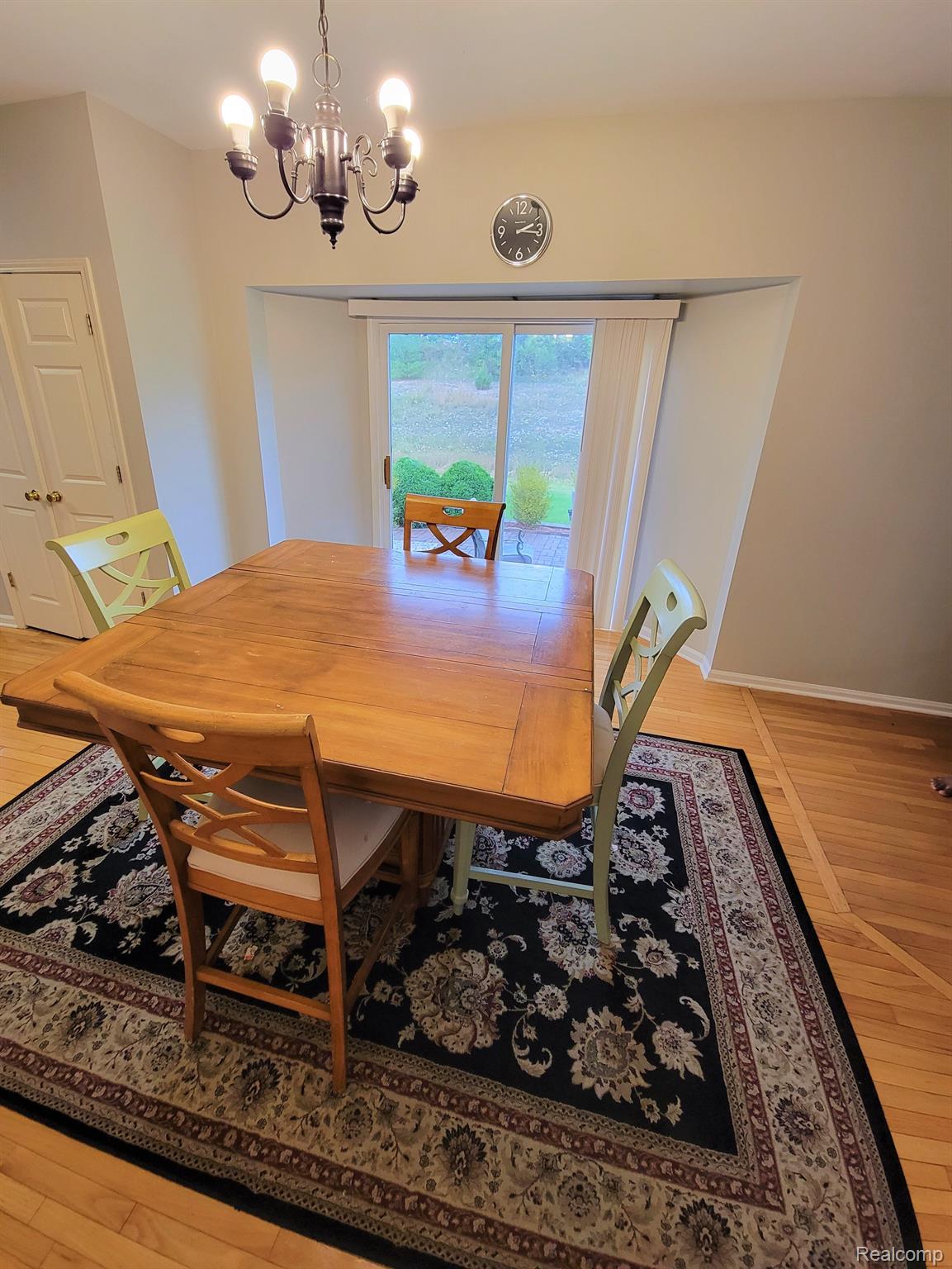 3674 Inverness Drive Rochester, MI 48306 - Photo 6 of 19 EAT IN OR WALK OUT TO PATIO