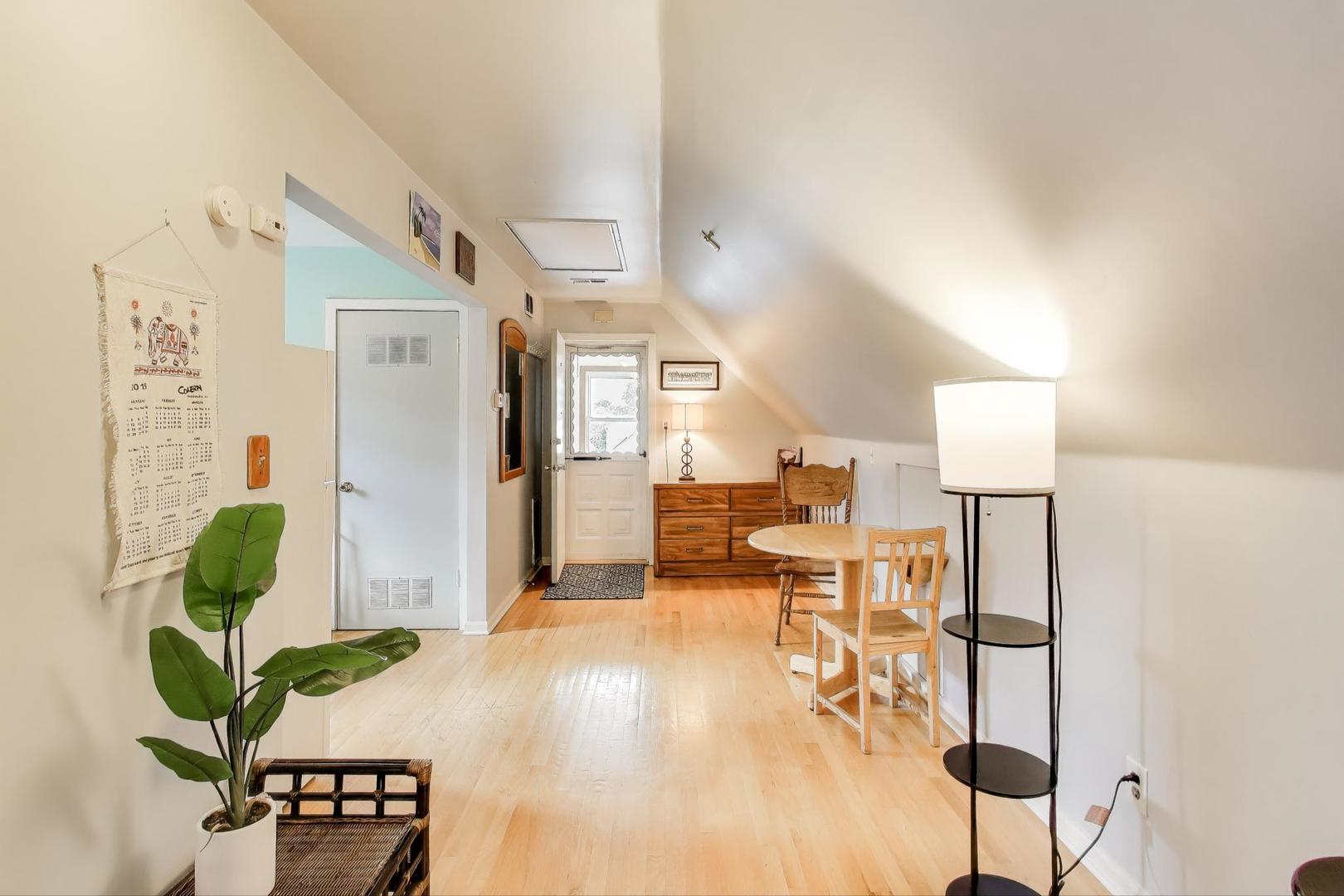 4154 North Campbell Avenue Chicago, IL 60618 - Photo 21 of 28 a living room with furniture