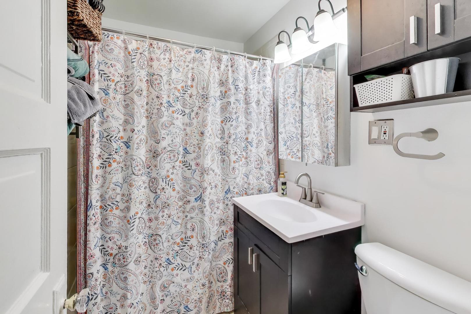 4154 North Campbell Avenue Chicago, IL 60618 - Photo 10 of 28 a bathroom with a sink toilet and shower