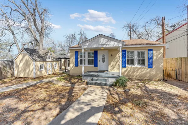 $340,000 | 318 North W Loop 230, Smithville, TX 78957
