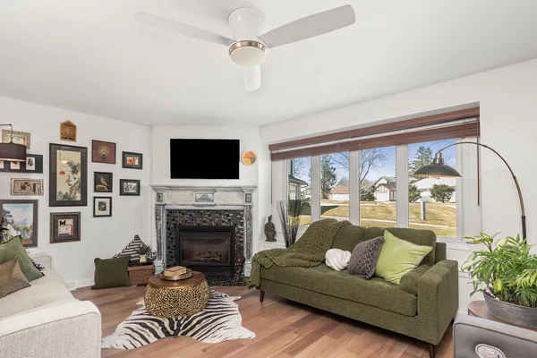 $334,900 | 5335 Sutton Place South, Greenfield, WI 53221