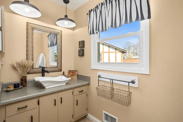 $334,900 | 5335 Sutton Place South, Greenfield, WI 53221