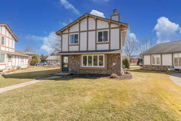 $334,900 | 5335 Sutton Place South, Greenfield, WI 53221