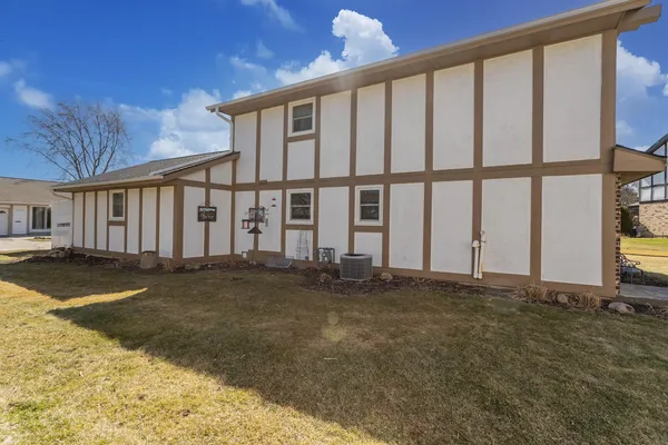 $334,900 | 5335 Sutton Place South, Greenfield, WI 53221