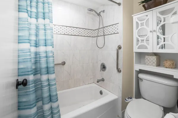$334,900 | 5335 Sutton Place South, Greenfield, WI 53221