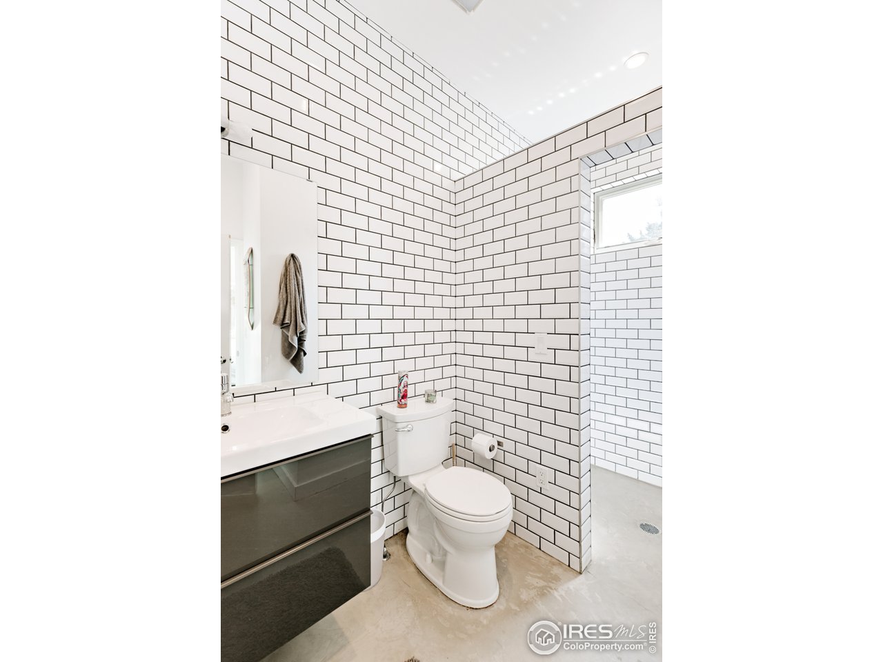 505 College Avenue Boulder, CO 80302 - Photo 23 of 40 Main Floor Suite Bathroom