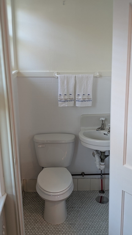 133 Elmwood Road, Unit 2 Swampscott, MA 01907 - Photo 17 of 32