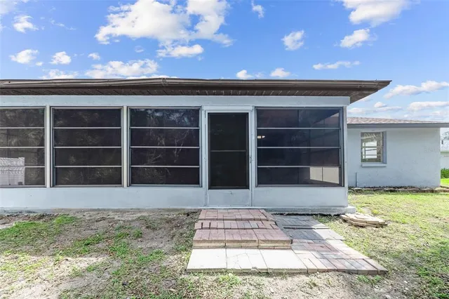 a view of a house with backyard and garden