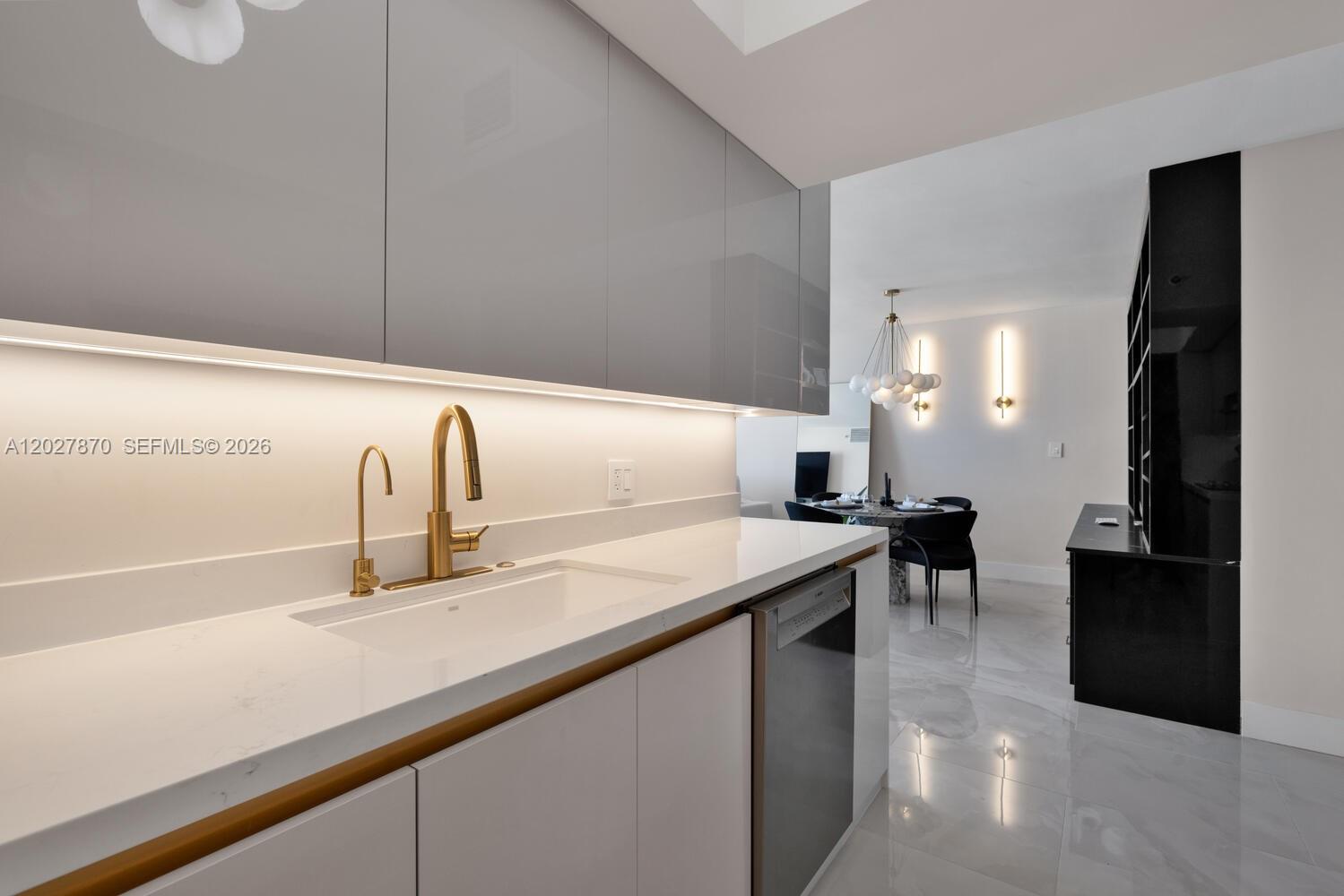 90 Alton Road, Unit 2207 Miami Beach, FL 33139 - Photo 16 of 24
