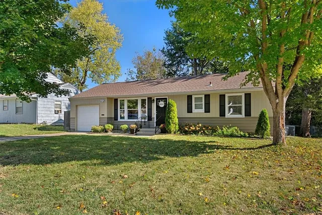 $350,000 | 7611 Walmer Street, Prairie Village, KS 66204