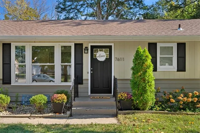 $350,000 | 7611 Walmer Street, Prairie Village, KS 66204