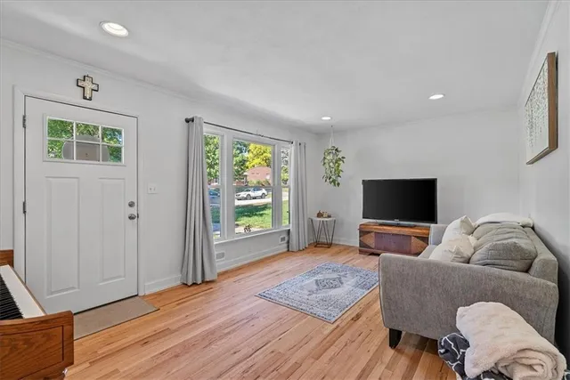 $350,000 | 7611 Walmer Street, Prairie Village, KS 66204