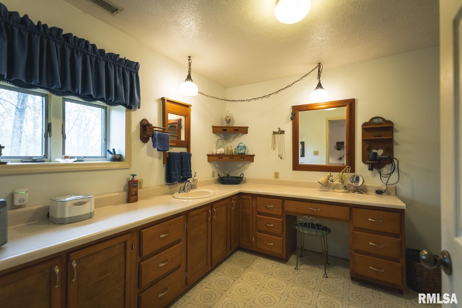 17157 Liberty Road Grafton, IL 62037 - Photo 8 of 50