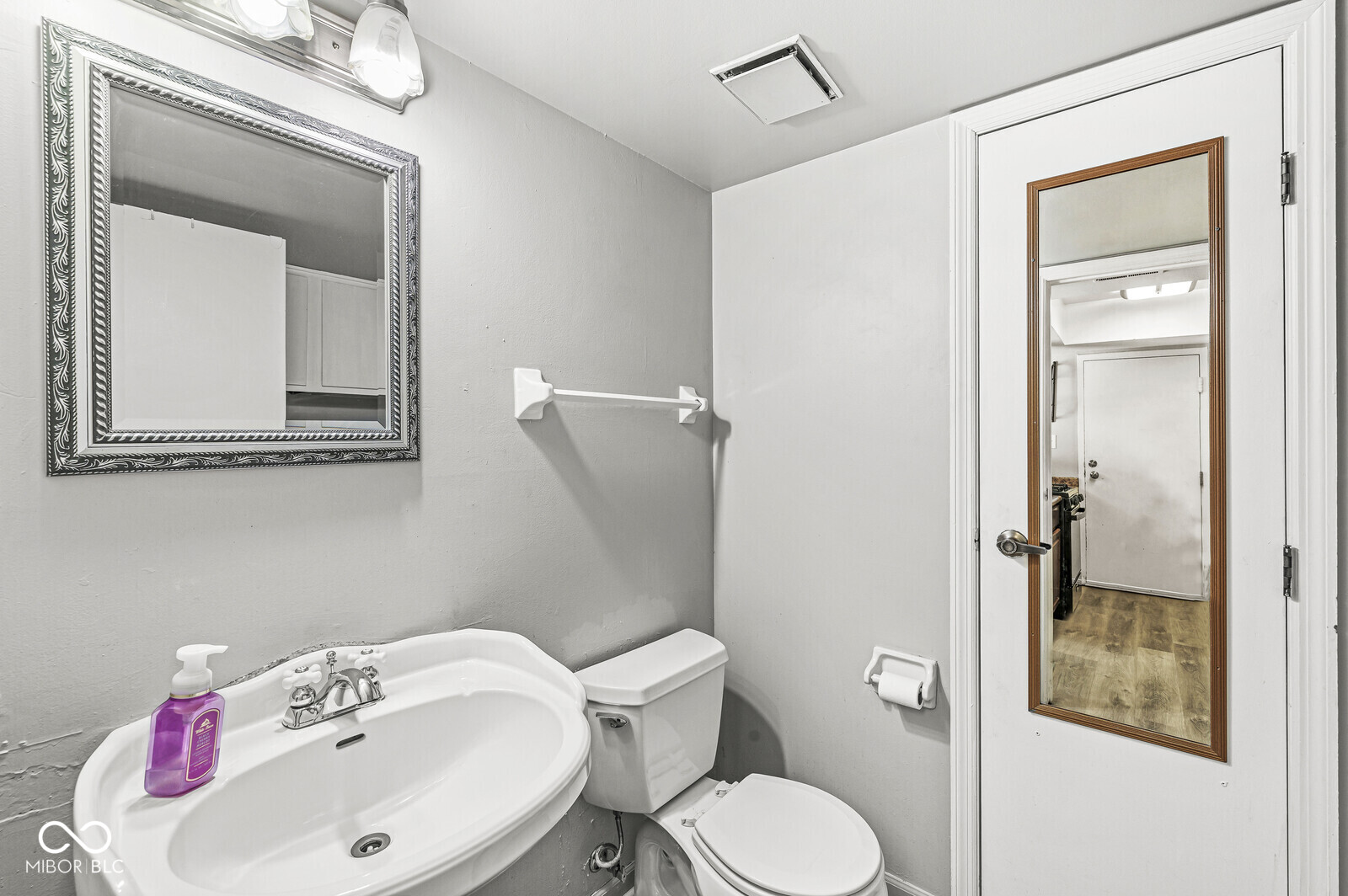 3986 Braddock Road Indianapolis, IN 46268 - Photo 11 of 24 Gallery Image 11