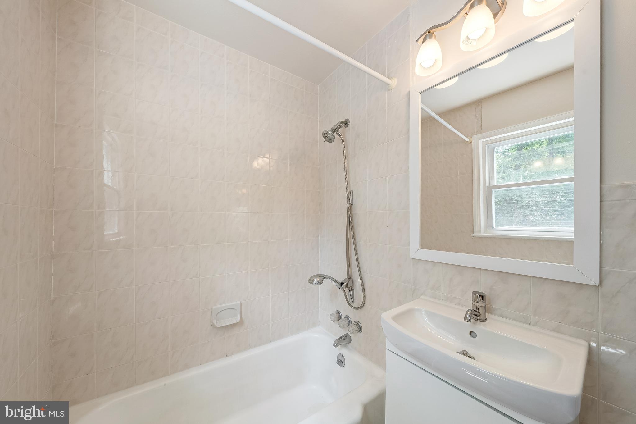 4144 Addison Road Fairfax, VA 22030 - Photo 14 of 29