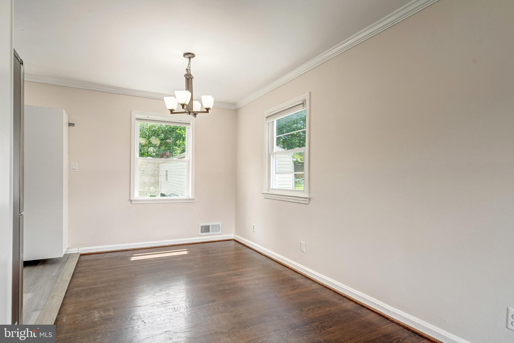 4144 Addison Road Fairfax, VA 22030 - Photo 7 of 29