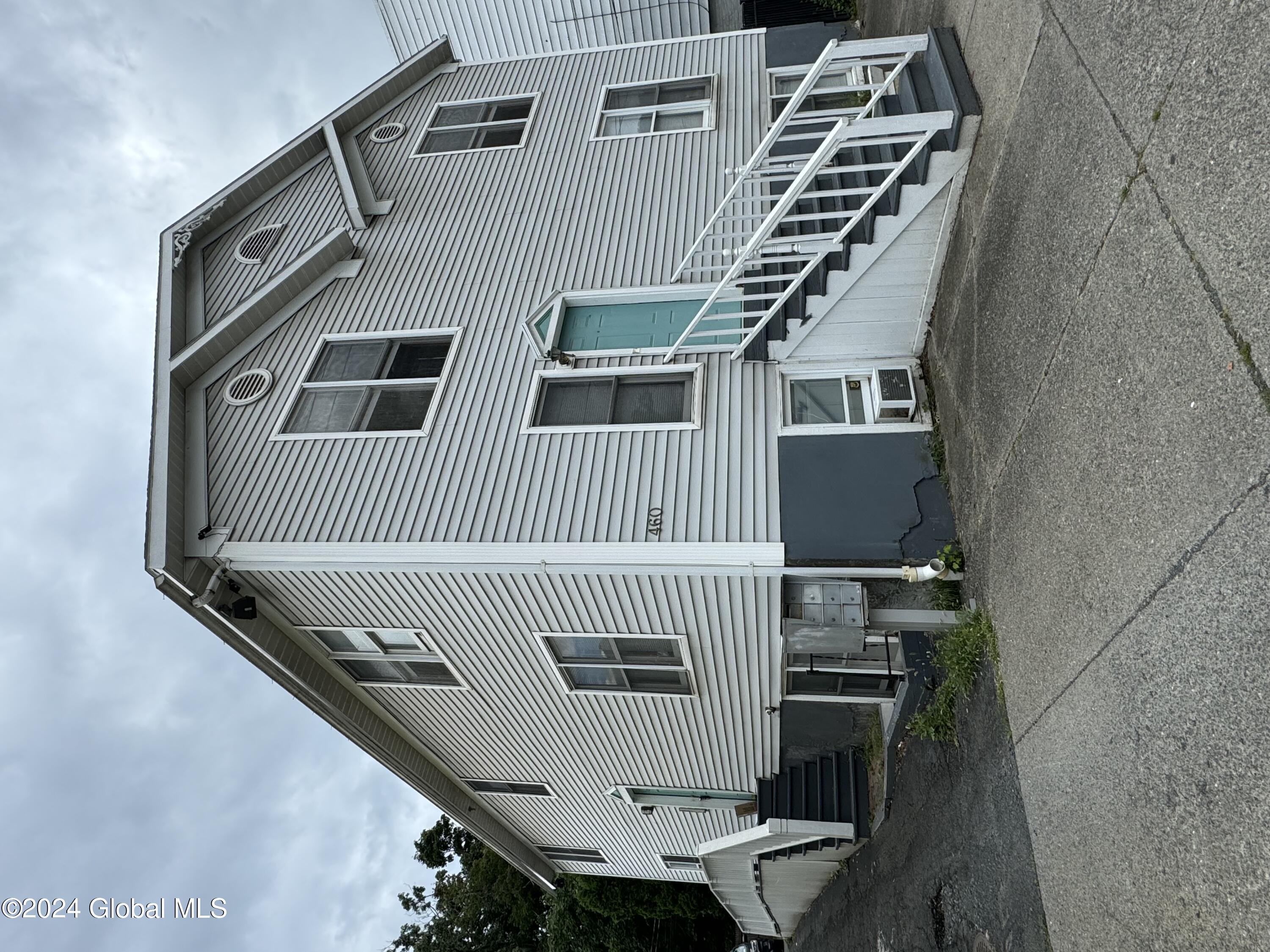 460 Washington Avenue, Unit 4 Albany, NY 12203 - Photo 1 of 20 460 WASHINGTON AVE #4