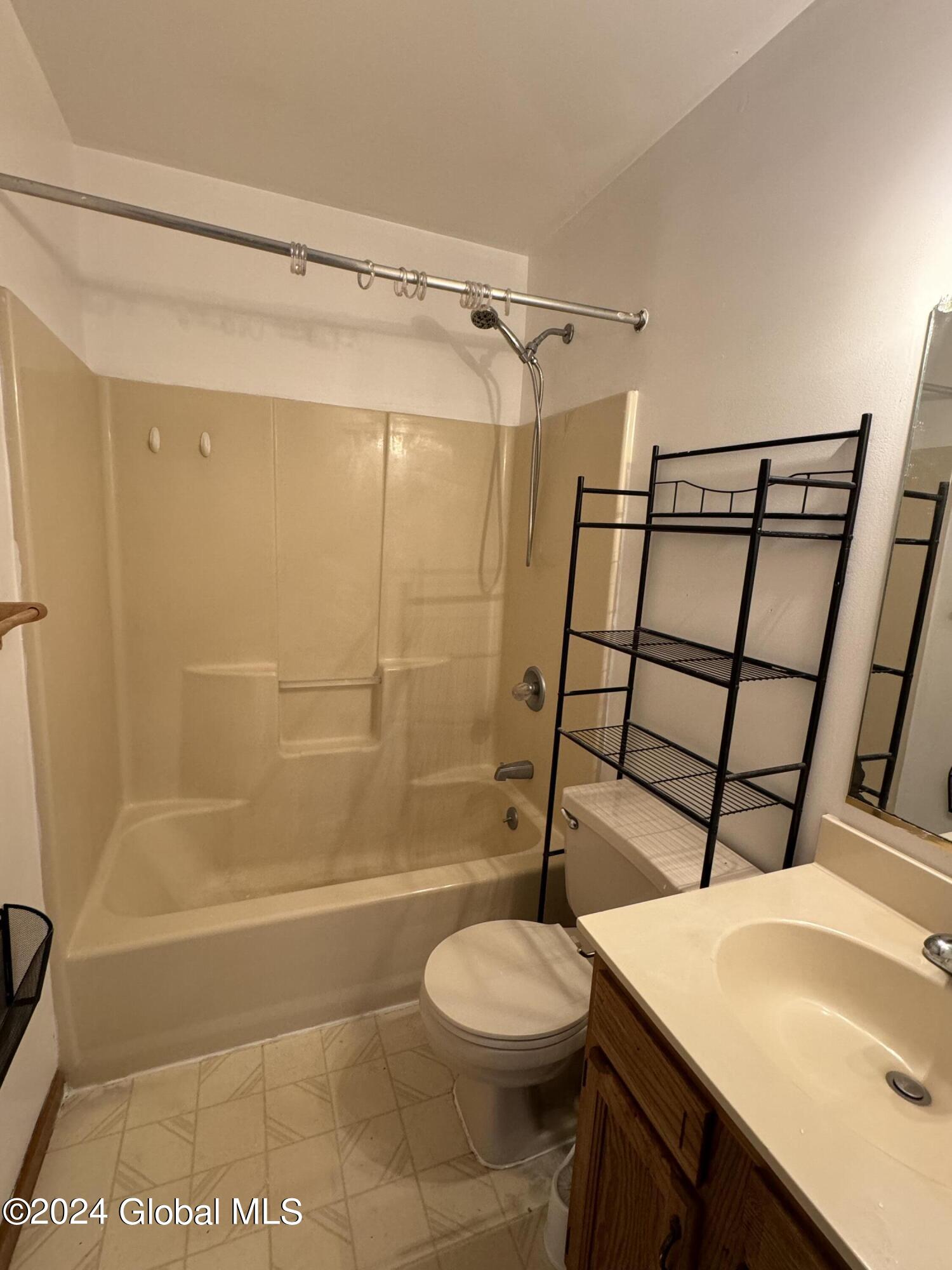 460 Washington Avenue, Unit 4 Albany, NY 12203 - Photo 14 of 20 IMG_1509