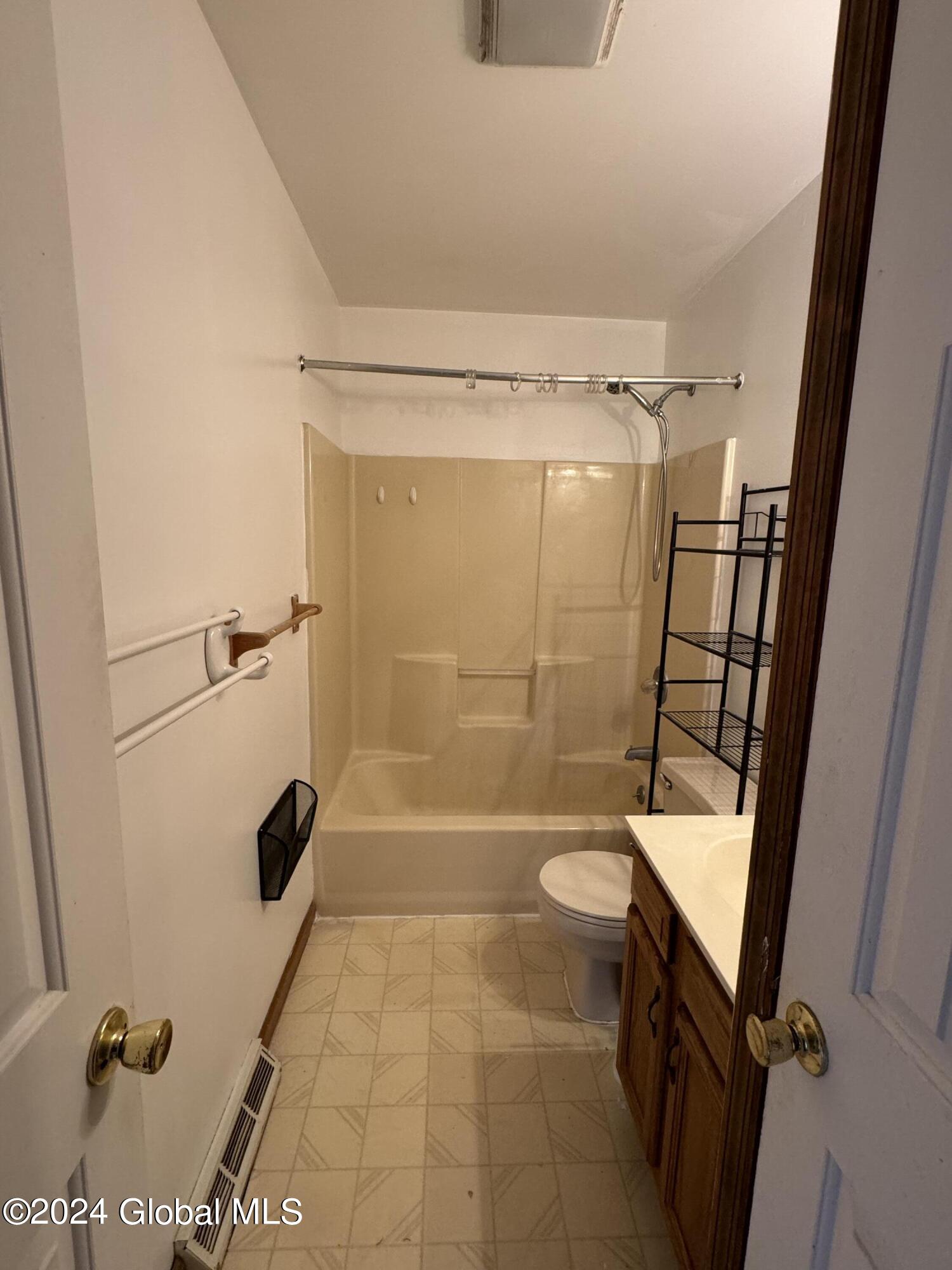 460 Washington Avenue, Unit 4 Albany, NY 12203 - Photo 15 of 20 IMG_1510