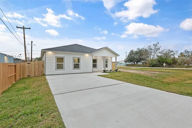 $204,990 | 19210 Akin Drive, Crosby, TX 77532