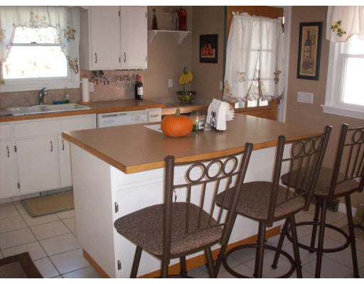 6 Lincoln Road Billerica, MA 01821 - Photo 4 of 18 Gallery Image 4