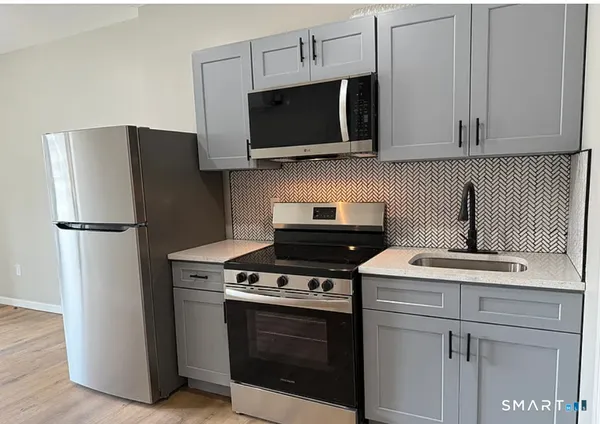 $1,400 | 61 Field Street, Unit 303, Waterbury, CT 06702