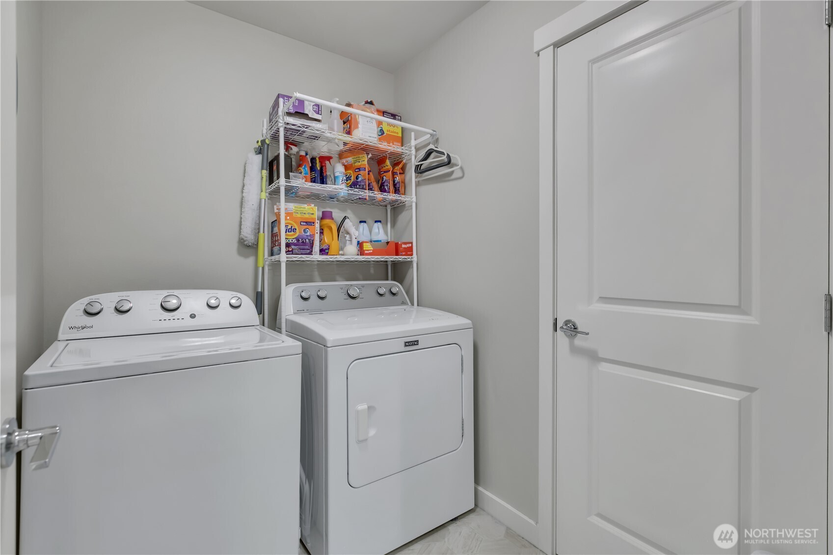 291 South Sergeant Street Buckley, WA 98321 - Photo 28 of 38 a utility room with dryer and washer