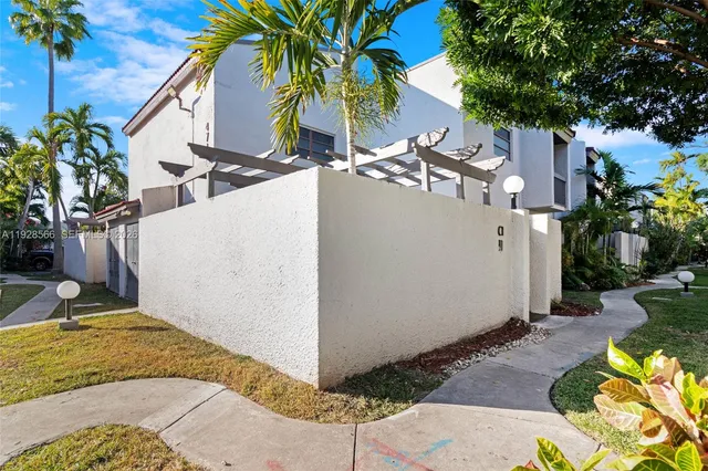 $3,350 | 4714 Southwest 67th Avenue, Unit C1, Miami, FL 33155