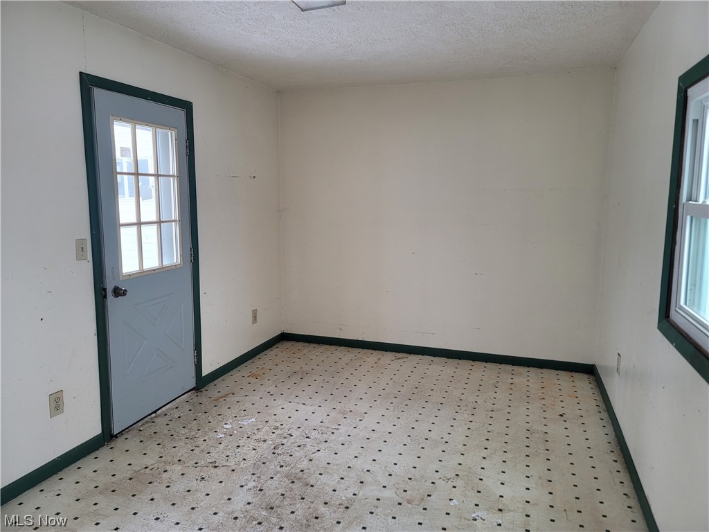 14971 Main Market Road Burton, OH 44021 - Photo 16 of 27
