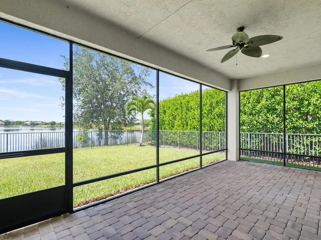 $525,000 | 1830 Berkshire Circle Southwest, Vero Beach, FL 32968