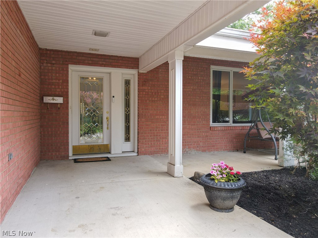 325 Tremont Road Akron, OH 44313 - Photo 2 of 35
