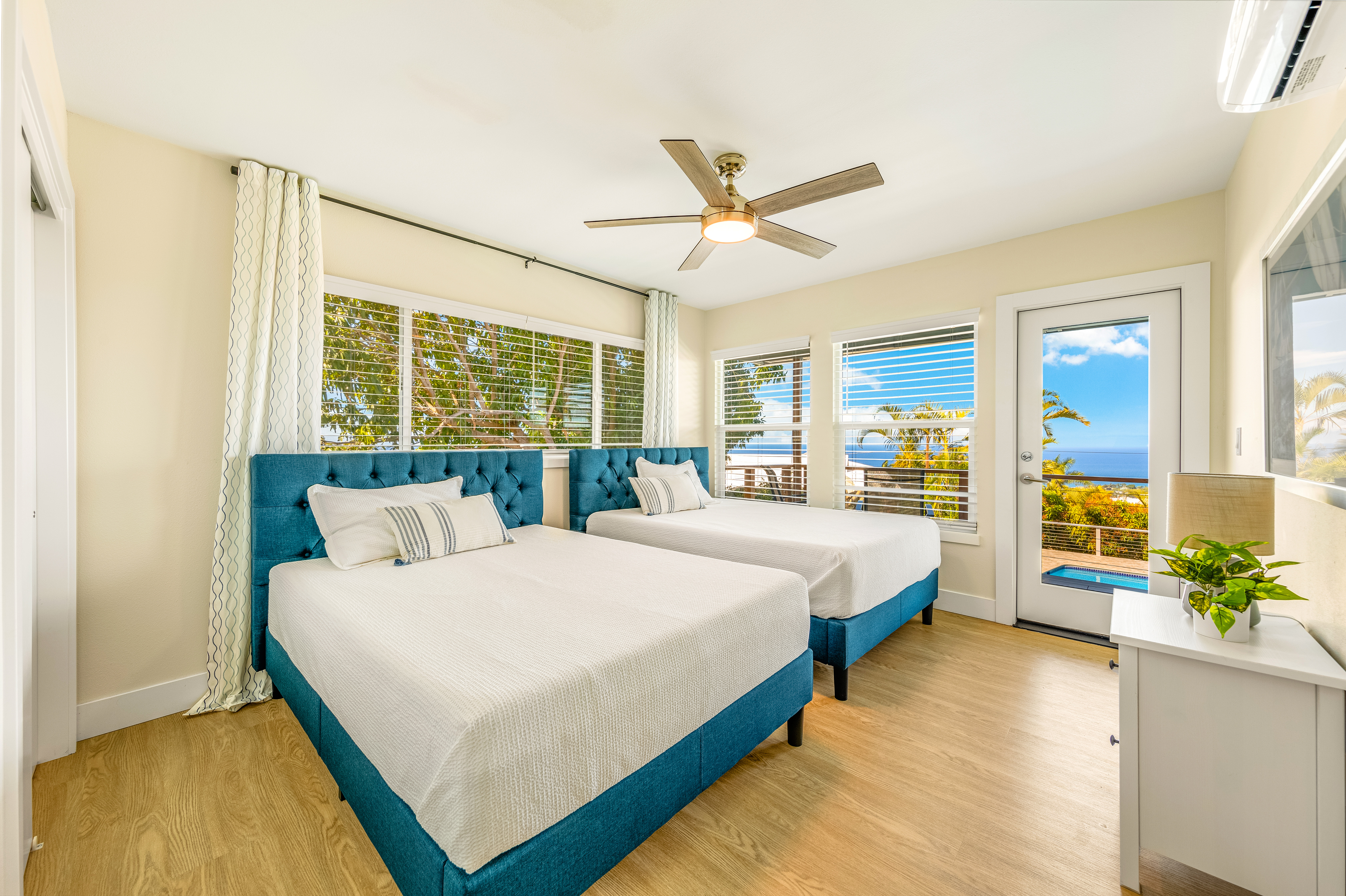 77-6472 Kilohana Street Kailua-Kona, HI 96740 - Photo 12 of 29 a bed sitting in a spacious bedroom next to a window