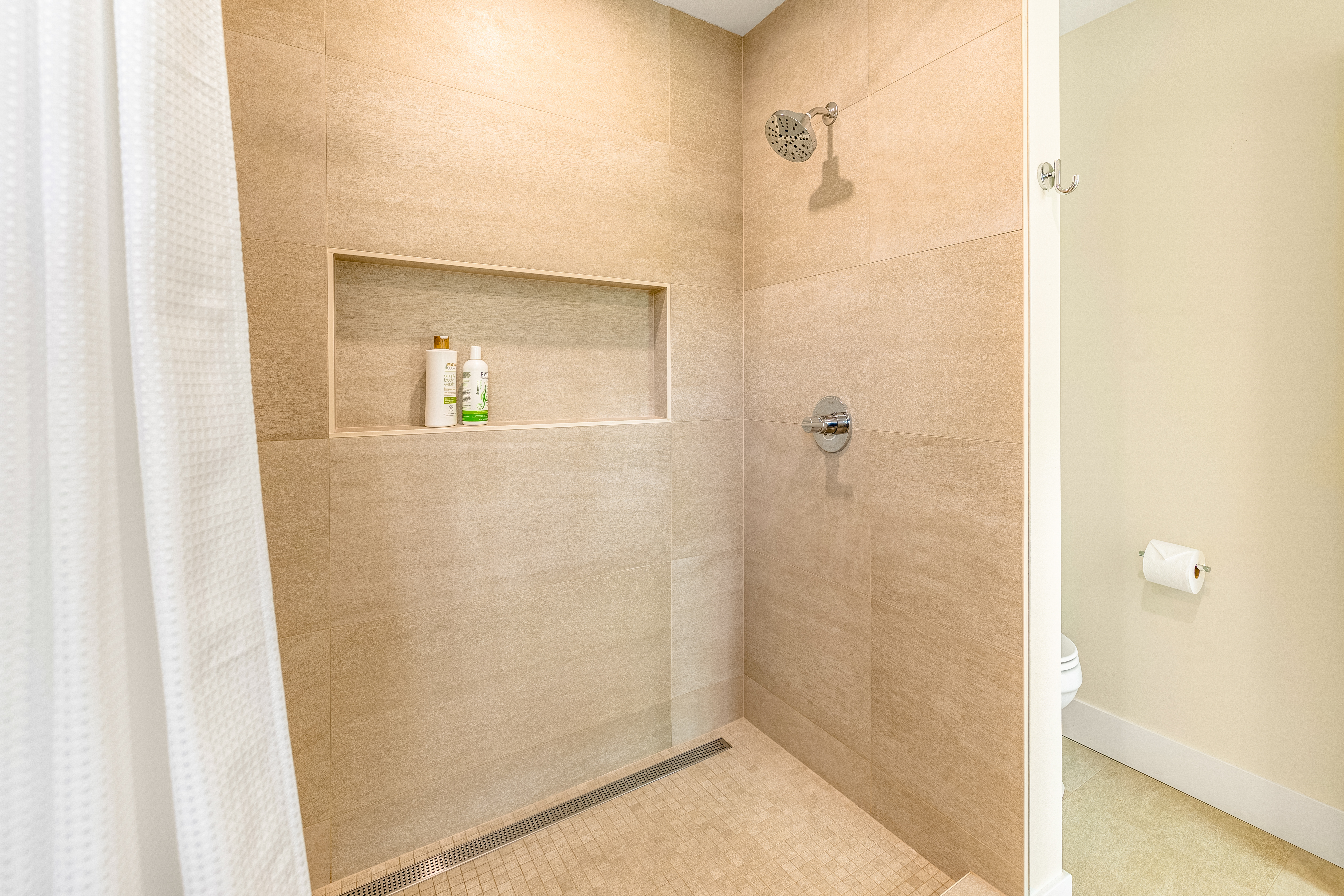 77-6472 Kilohana Street Kailua-Kona, HI 96740 - Photo 10 of 29 a bathroom with a shower