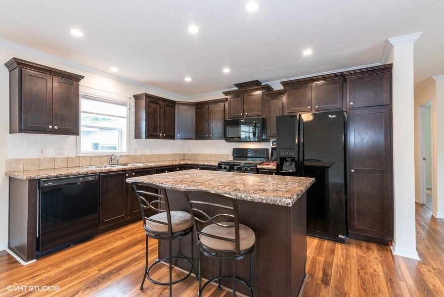 231 Tollview Road Elgin, IL 60123 - Photo 6 of 19