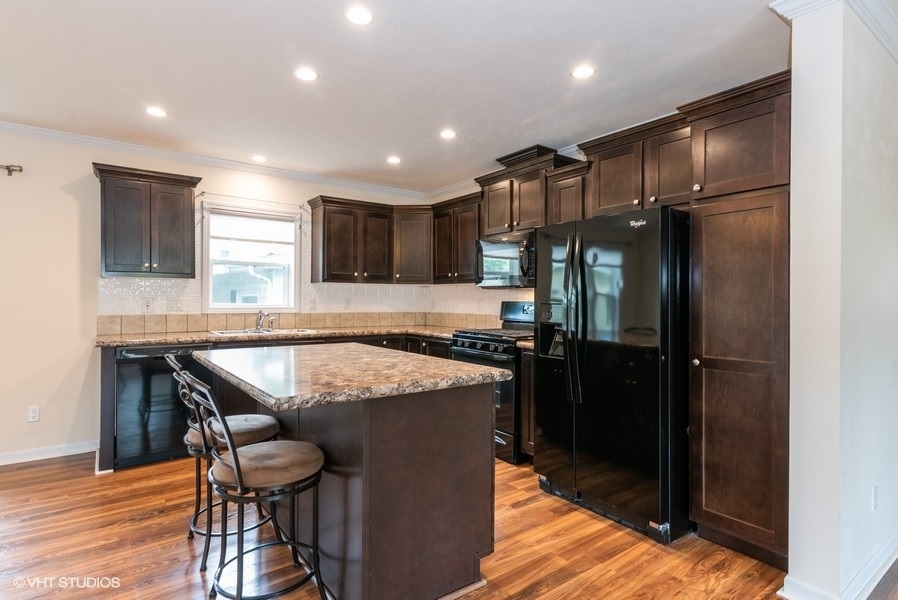 231 Tollview Road Elgin, IL 60123 - Photo 7 of 19