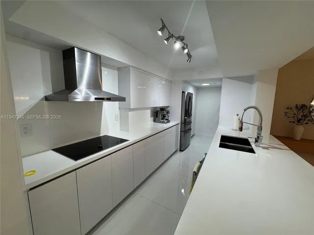 $1,100,000 | 5757 Collins Avenue, Unit 504, Miami Beach, FL 33140