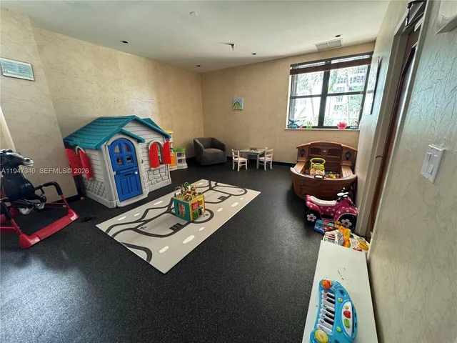 $1,100,000 | 5757 Collins Avenue, Unit 504, Miami Beach, FL 33140