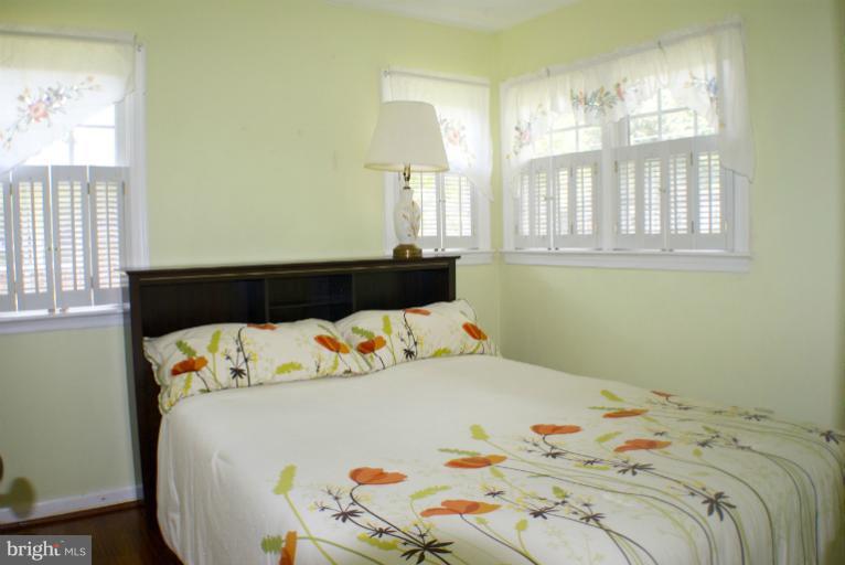 7926 Bainbridge Road Alexandria, VA 22308 - Photo 2 of 20 Bright and Cheery Second Bedroom