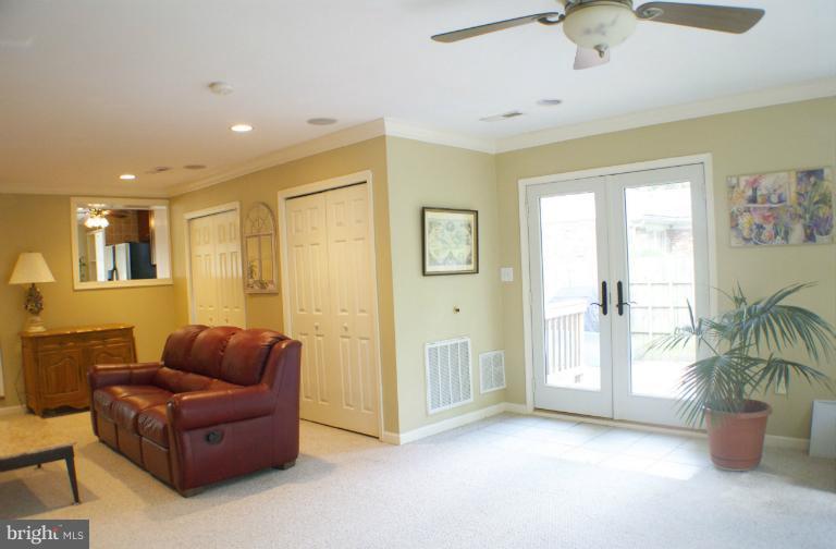 7926 Bainbridge Road Alexandria, VA 22308 - Photo 17 of 20 Family Rooms Walks out onto Deck and Patio