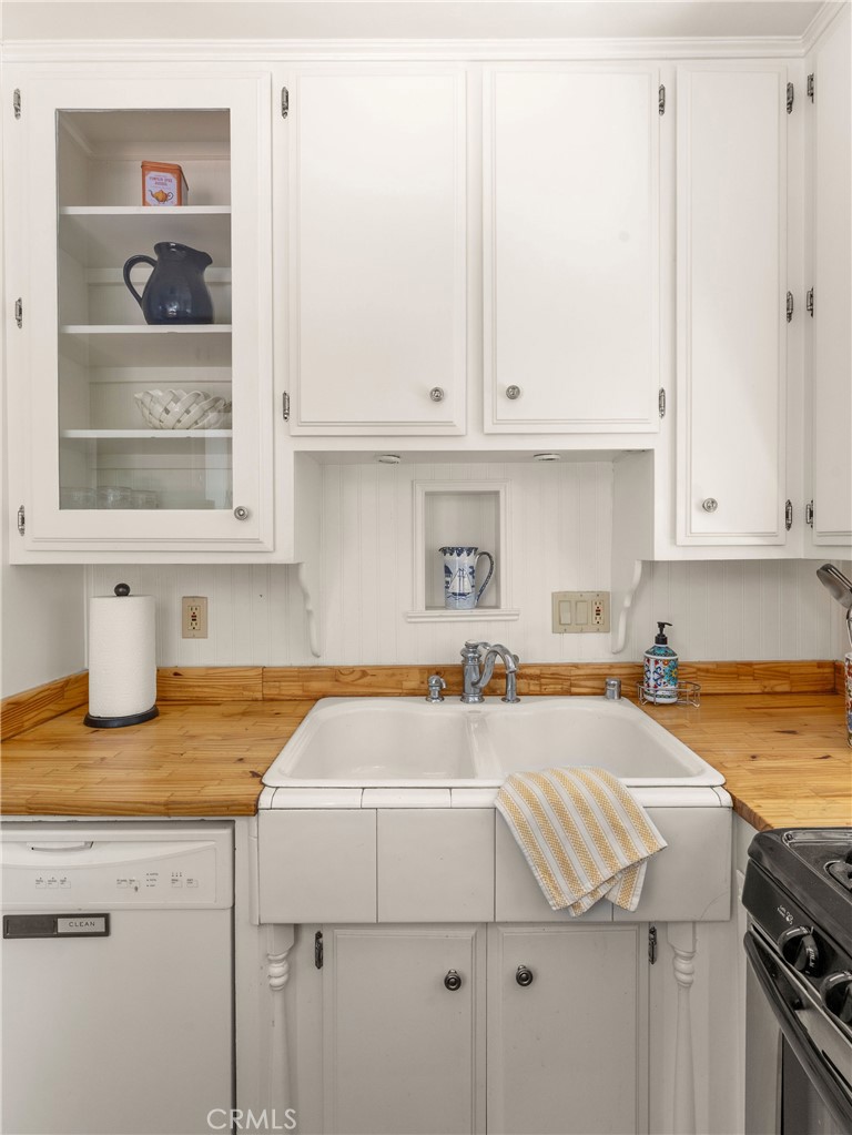 816 Fern Road Lake Arrowhead, CA 92385 - Photo 15 of 35 a kitchen with a sink and cabinets