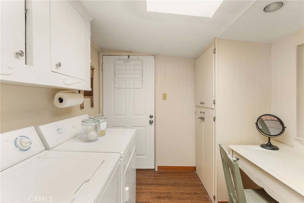 816 Fern Road Lake Arrowhead, CA 92385 - Photo 30 of 35 a view of bathroom with dual sinks